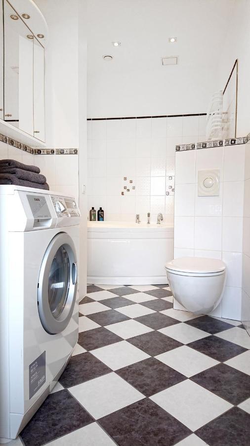 Riga City Center Quiet Apartment With Free Private Parking المظهر الخارجي الصورة